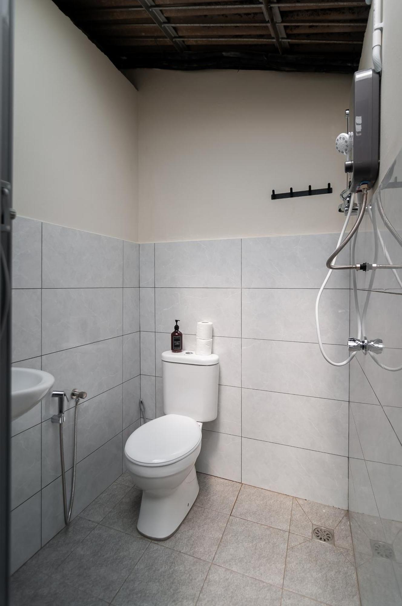 Hostel Aayu Pantai Penang George Town